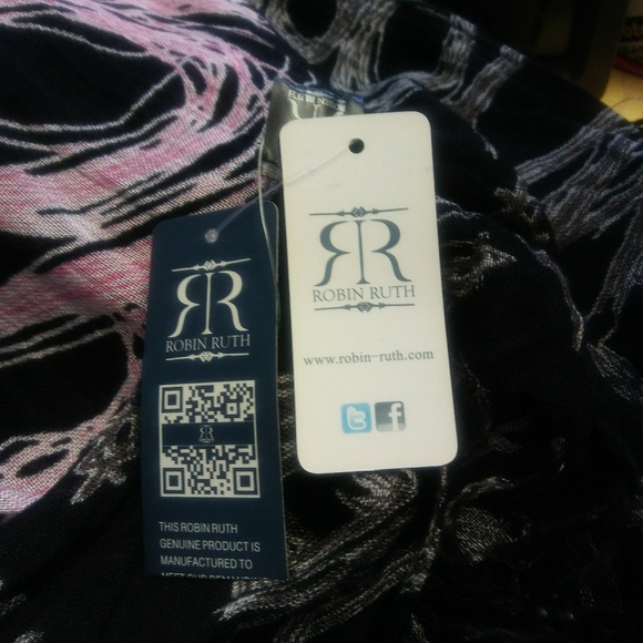 Robin Ruth Scarf With NY Chalk Grafitti - Picture 6 of 6